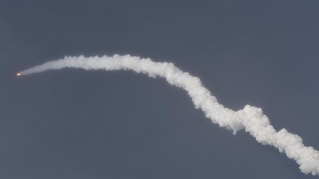 Roket Militer Amerika Bikin Langit Bolong